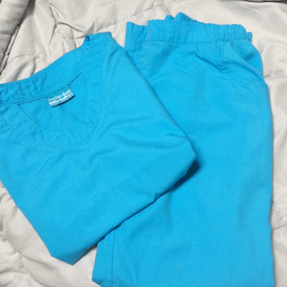 UA Butter Soft Turquoise Blue Scrub Set READ DESC
